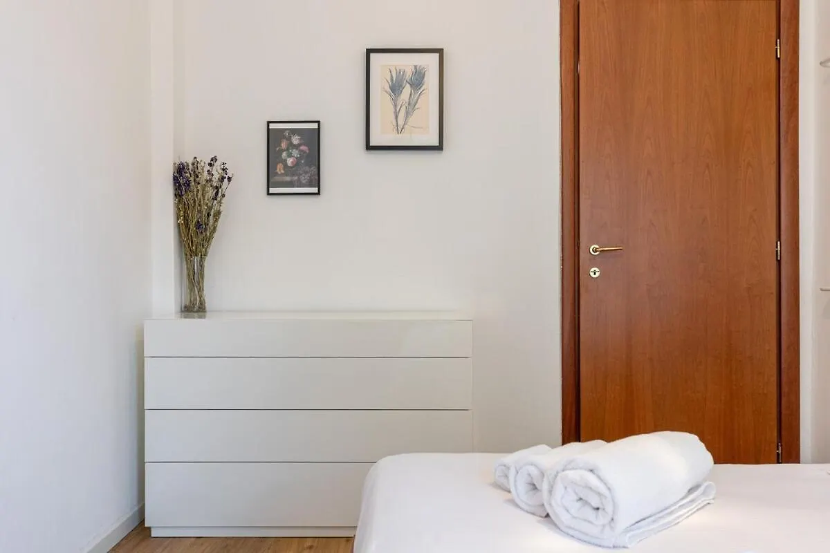 Family Friendly & Spacious W Balcony Near Metro Mailand Apartment