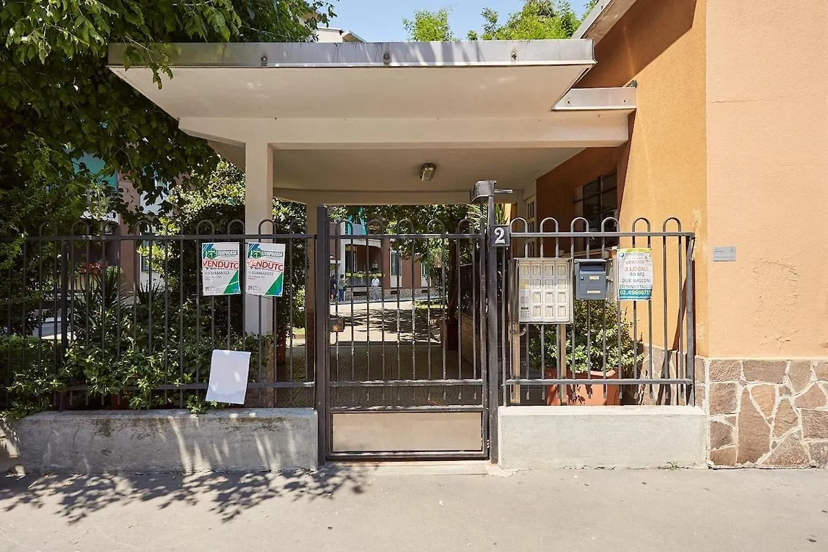 Apartment Family Friendly & Spacious W Balcony Near Metro Mailand Italien