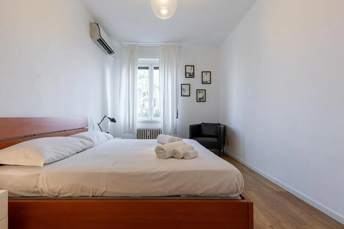 Appartement Family Friendly & Spacious W Balcony Near Metro Milaan