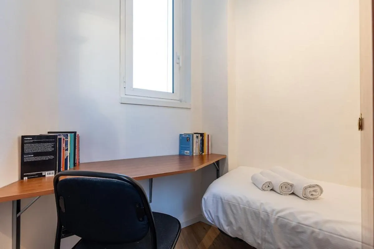 Family Friendly & Spacious W Balcony Near Metro Milaan Italië