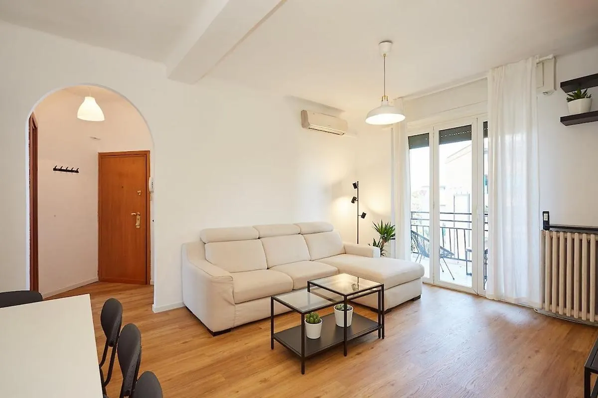 Family Friendly & Spacious W Balcony Near Metro Milaan Appartement