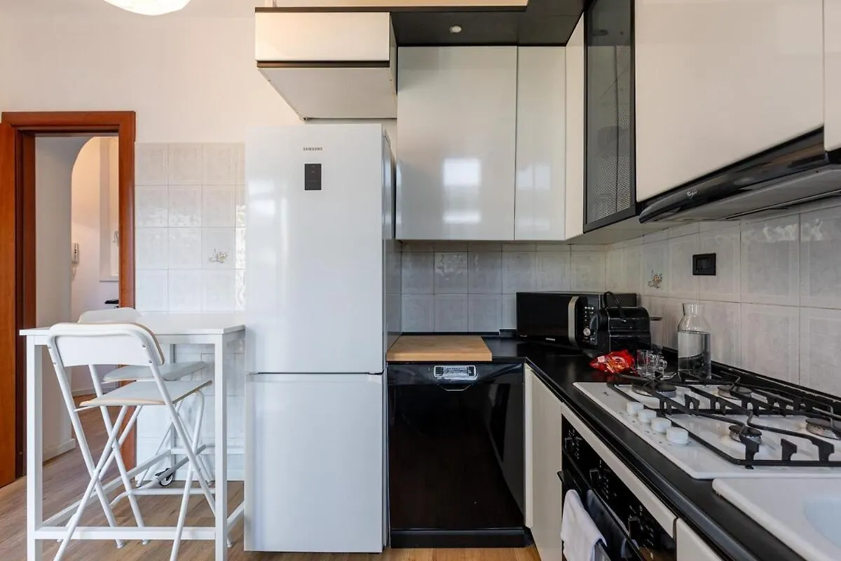 Appartement Family Friendly & Spacious W Balcony Near Metro Milaan