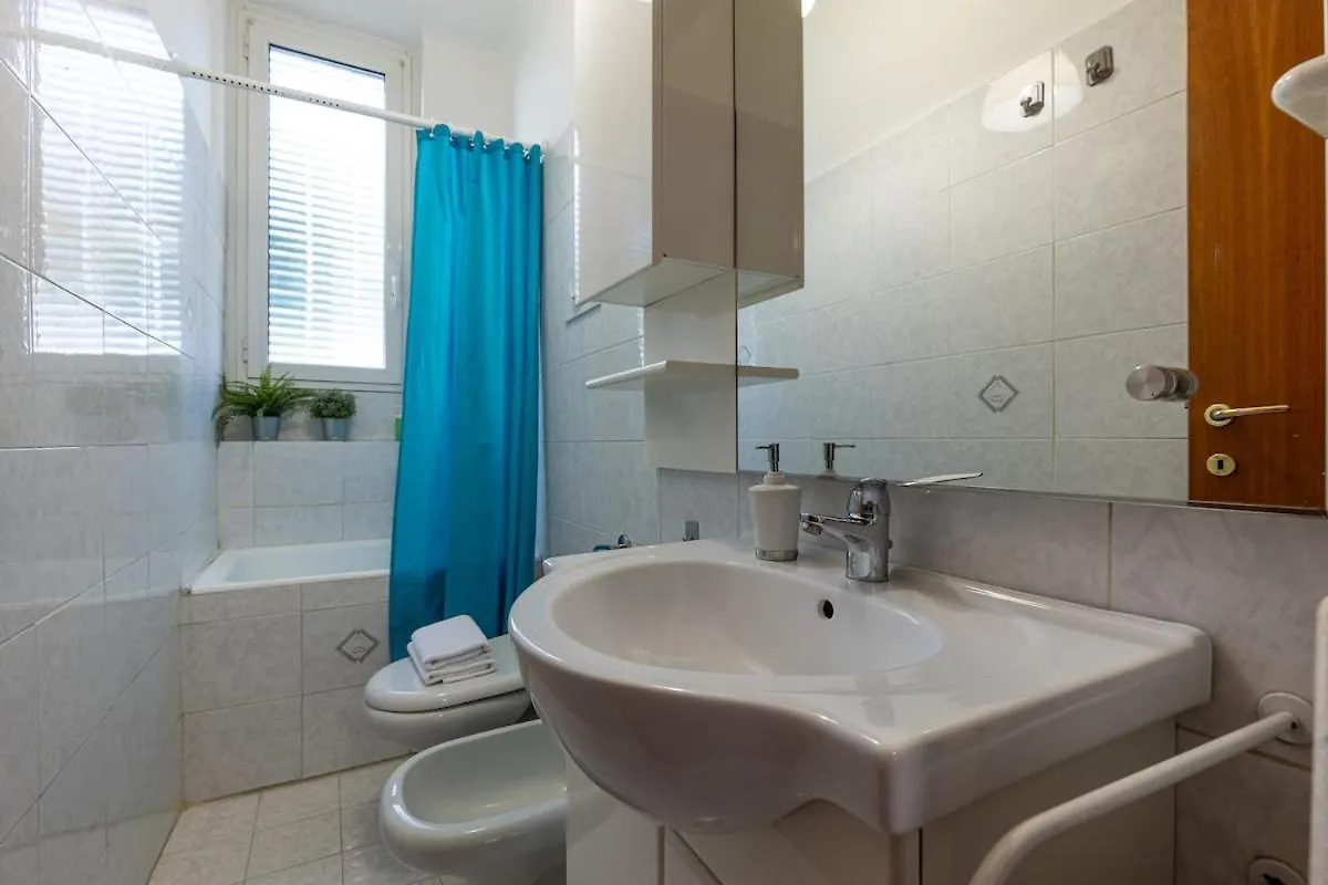 Family Friendly & Spacious W Balcony Near Metro Milaan Appartement